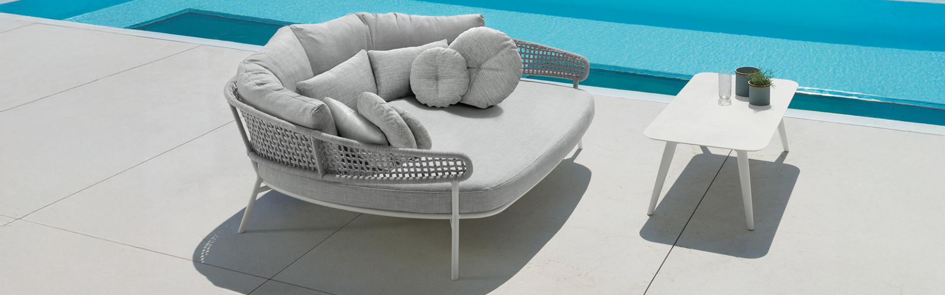 03 Talenti Moon slider desktop daybed