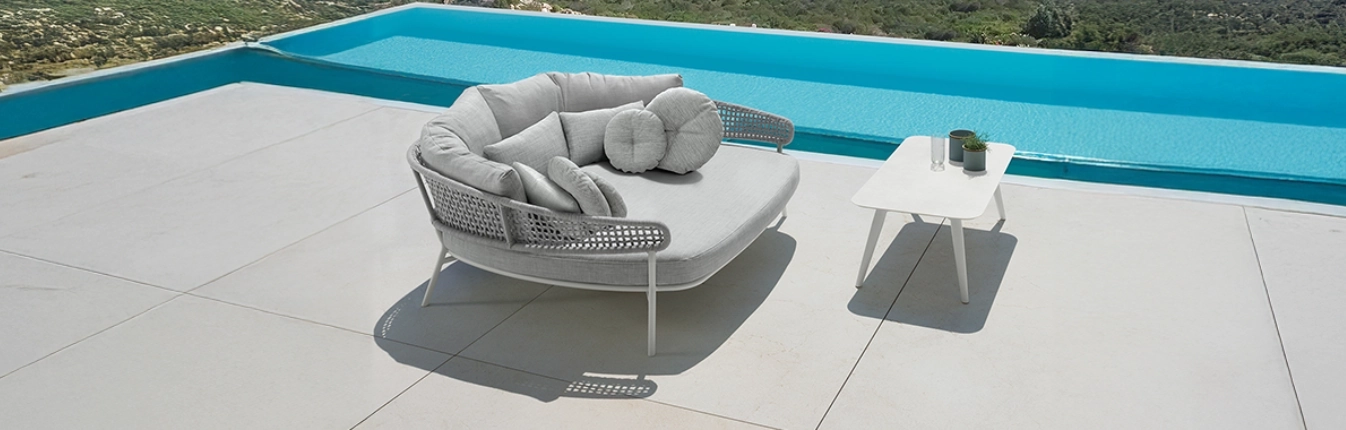 08 KBP 25 06 main slider Desktop Daybed Talenti Moon