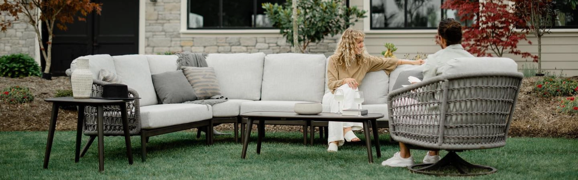 ratana ponciana slider desktop 03